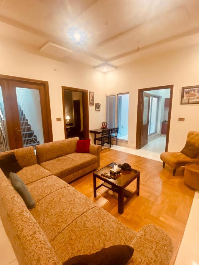 Fully Serviced Holiday Home Near Lyallpur Galleria 费萨拉巴德 外观 照片