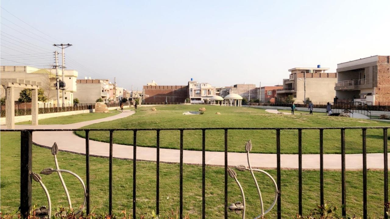 Fully Serviced Holiday Home Near Lyallpur Galleria 费萨拉巴德 外观 照片